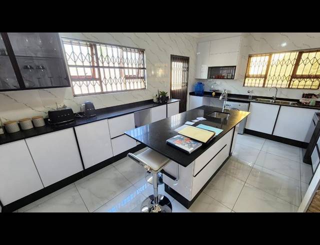 5 BEDROOM HOUSE FOR SALE IN MULBARTON